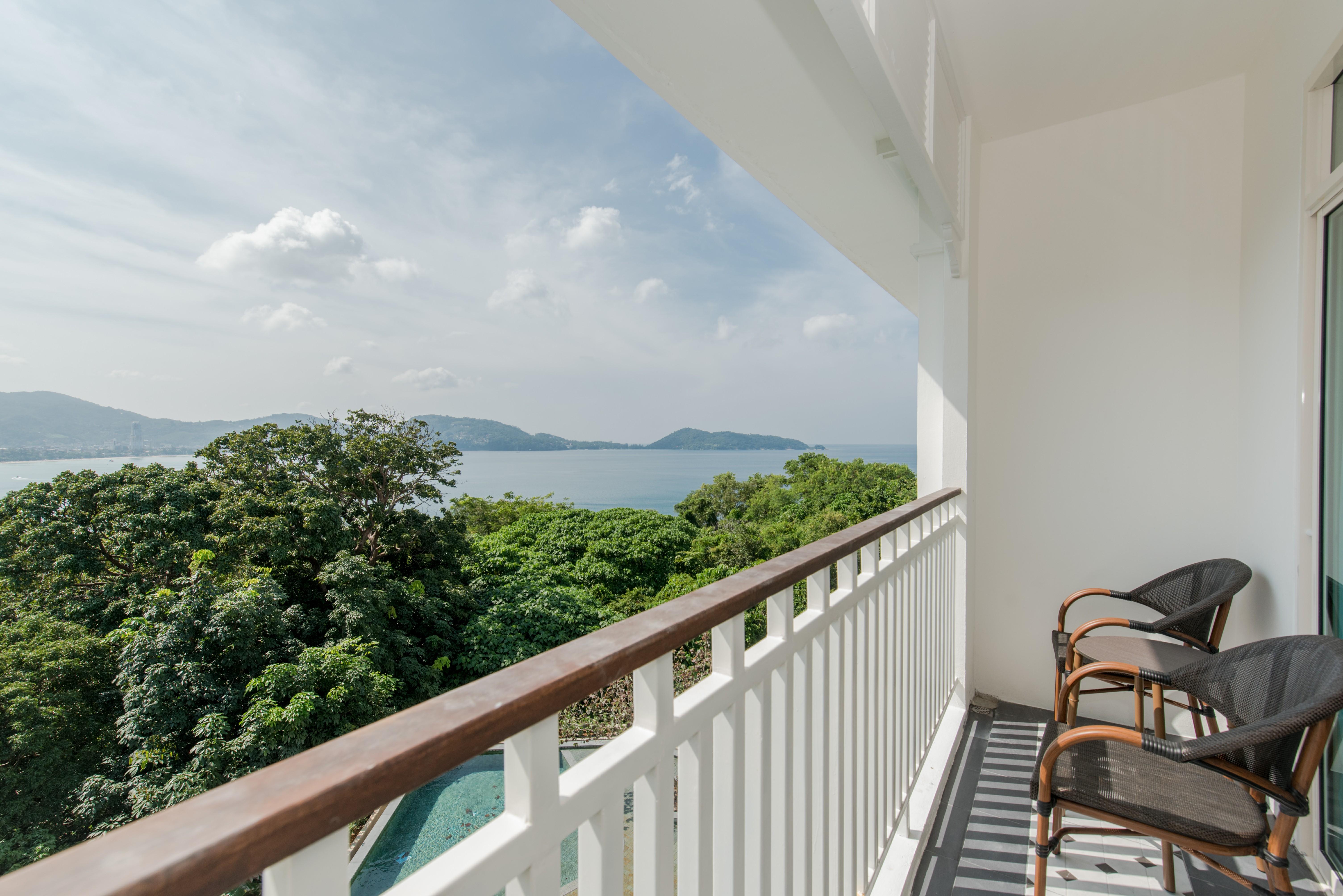 Marina Gallery Resort-Kacha-Kalim Bay - Sha Plus Patong Esterno foto View from the balcony of a suite at the resort