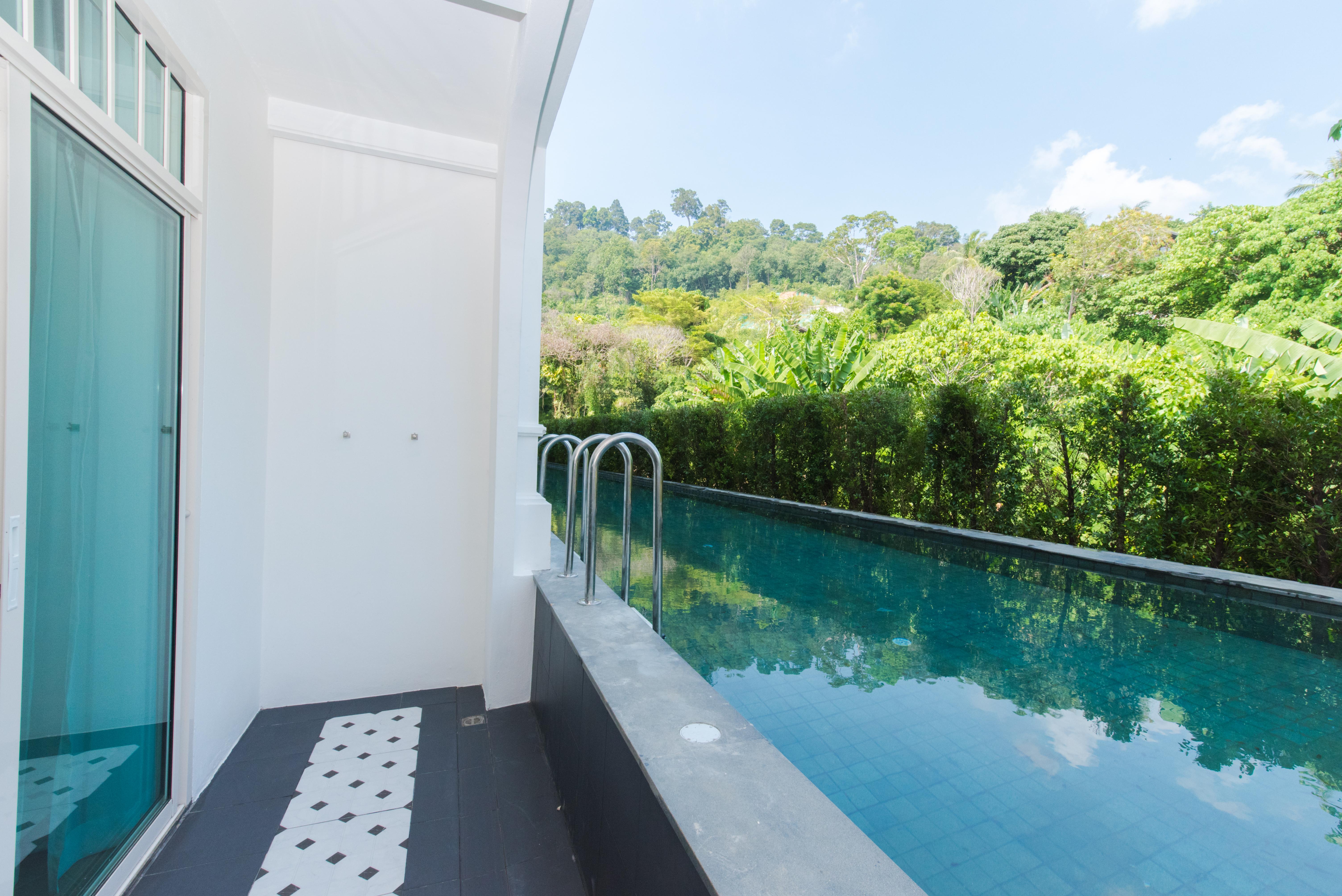 Marina Gallery Resort-Kacha-Kalim Bay - Sha Plus Patong Esterno foto A lap pool in a private house